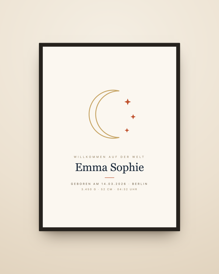 Personalisiertes Geburtsposter mit Name, Geburtsdatum und Geburtsdaten unter goldenem Mond, gerahmt an der Wand